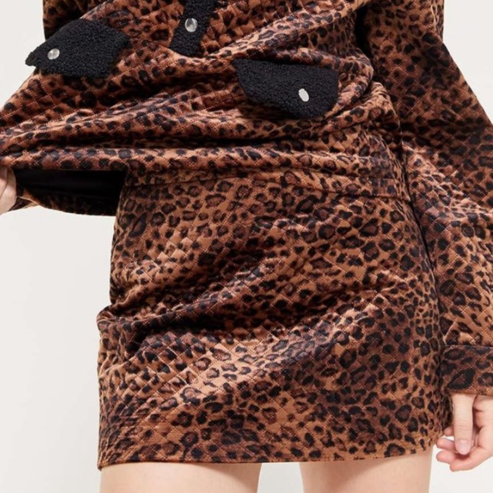 UO Winston Velvet Mini Skirt 🐆💖